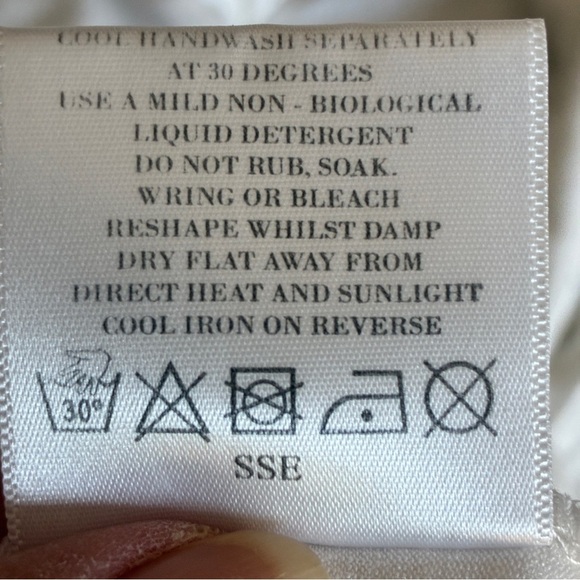 L.K.Bennett V-Neck Cap Sleeve Gathered Shoulder Top White XL - Picture 8 of 9